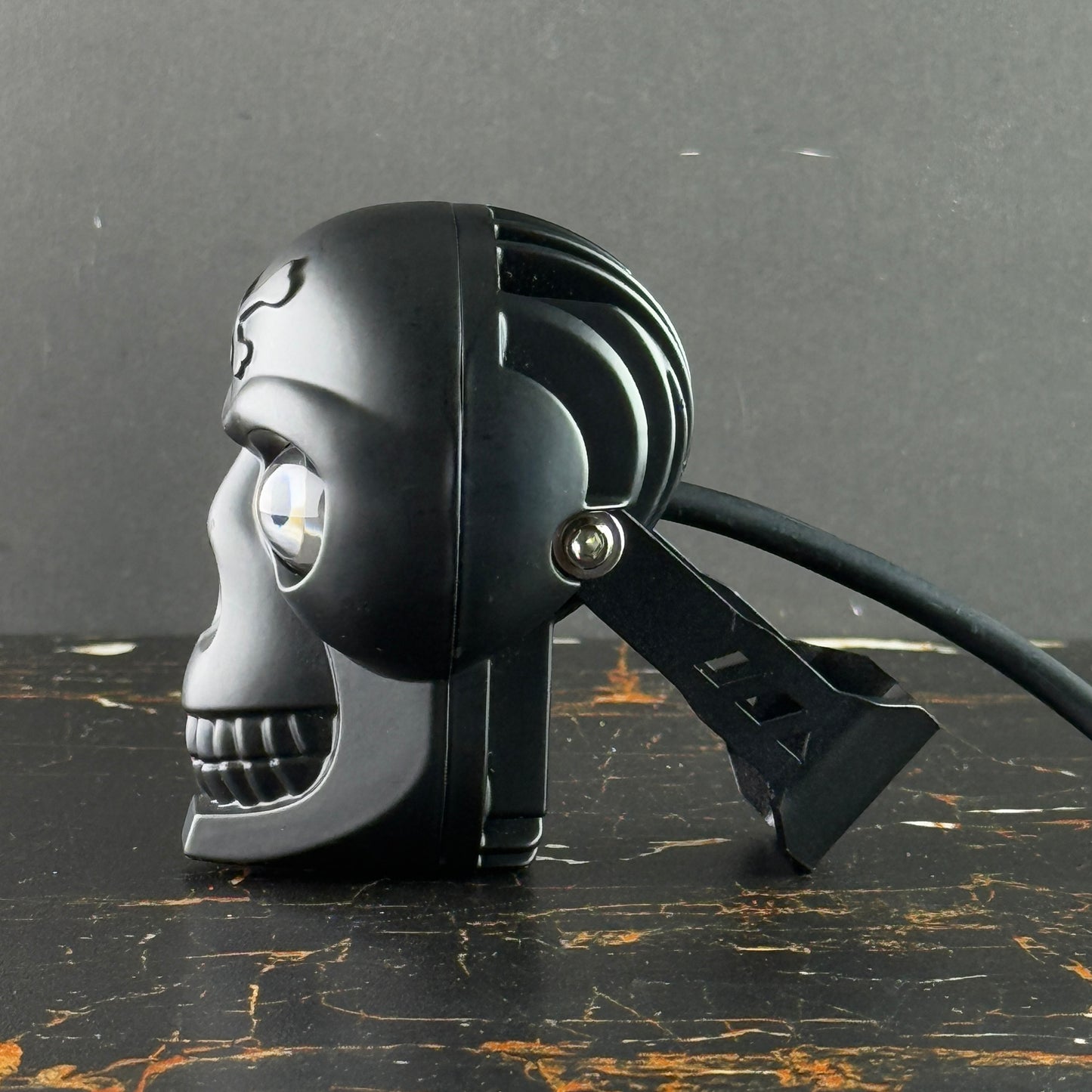 LUI HJG Skull Light With Devil Eye